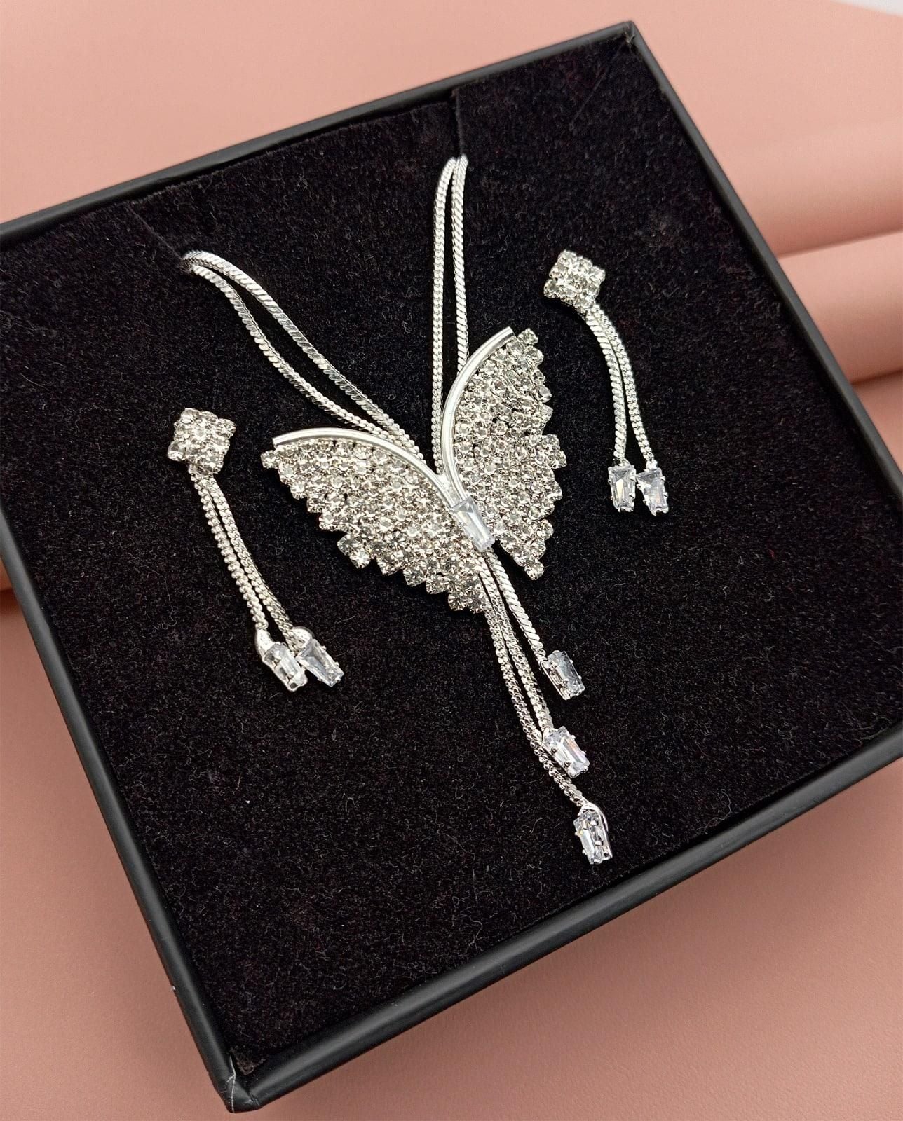 LuxeFlair™ Butterfly Pendant Necklace & Earrings Set – Elegant Symbol of Grace & Beauty